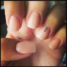 Short acrylic nails should in no case be underestimated since the number of ideas to play around with is still huge. Short Natural Looking Acrylics