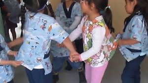 Sin embargo, estos juguetes tienen dos características en común. El Puente Esta Quebrado Canciones Infantiles Colombianas Colombia Mama Lisa S World En Espanol Canciones Infantiles Del Mundo Entero