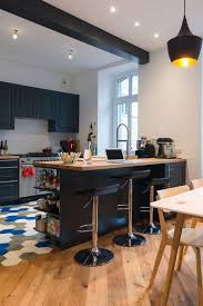 Une cuisine avec îlot, vous en rêvez ? 23 Petites Cuisines Avec Ilot Central Idees D Amenagement Et Photos Petite Cuisine Avec Ilot Petite Cuisine Moderne Cuisine Moderne