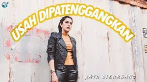 Lagu minang talambek pulang dinyanyikan ratu sikumbang, yang sempat menarik perhatian para pecinta musik. Chord Lagu Minang Usah Dipatenggangkan Ratu Sikumbang Charles Hutagalung Anroys Tribun Padang