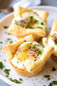 Egg Bacon Ricotta Breakfast Cups Savory Egg Cups Made With Flakey Puff Pastry Crunchy Bacon And A Dollop Of Ricotta Breakfast Savoury Egg Breakfast Cups
