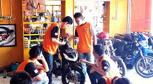 Ukuran ban honda cb150r old atau generasi pertama ini memang lebih mirip motor bebek. 5 Cara Ganti Oli Motor Yang Benar Di Rumah Saja Moladin