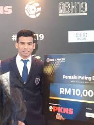 Jom ketahui serba sedikit mengenai figura ini… antaranya adalah trofi pemain paling bernilai (mvp), pemain tengah terbaik dan pemain muda harapan di anugerah bola sepak kebangsaan 2018. Abk 2020 Tetap Meriah Sports247