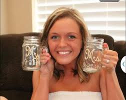 Pictures do not do this short set justice! The little details are so good!  This one will be easy to dress up too 🖤 I'm in a medium. Fits tts.