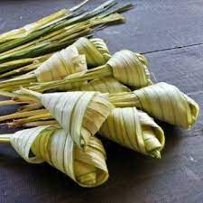 Lagipun lama sangat tak makan ketupat daun palas, kebetulan terjumpa produk ni kat kedai. Ready Stock Sebatang Pucuk Daun Palas Minyak Shopee Malaysia