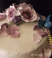 Le Torte Di Petit Rose E Farfalle Per Un Compleanno Torte Decorate In Pasta Di Zucchero Torte Decorazioni In Pasta Di Zucchero Torte Deliziose