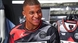 La nuance de bleu est la même que celle utilisée sur les derniers maillots domicile psg. Jordan Logo Hechter Toutes Les Informations Sur Le Prochain Maillot Domicile Du Psg 2021 2022 Eurosport