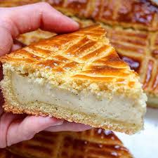 Avec Gallymini Patisse G A T E A U B A S Q U E Le Gateau Basque Bien Sable Avec Une Bonne Creme Patissiere A La Vanille C Food Yummy Food Desserts