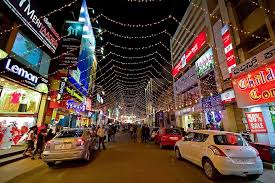 Why Not Take A Tour Of Bangalore For A Vacation In Budget Here Are Four Things To Keep You Busy In Bangalore On Holidays Htt Commercial Street Street Travel