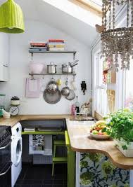 3) model dapur dengan corak wallpaper yang berani berani bermain corak untuk model dapur anda. Memaksimalkan Lahan Kecil Untuk Desain Dapur