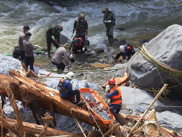 Indonésie : le bilan des inondations dépasse 200 morts