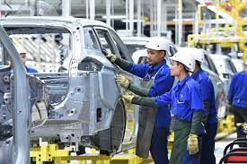 Kilang proton baharu di tanjung malim baru saja disiapkan februari lalu, dijadualkan beroperasi sepenuhnya pada penggal kedua tahun ini. Proton Proton X70 Starts To Roll Off Production Line At Tanjung Malim