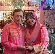 Tambah ikon pendakwah terkenal, datuk ustazah siti nor bahyah mahamood, seorang penyair arab bernama ahmad syauqi juga pernah berkata, ibu itu adalah umpama sebuah sekolah. Mak Adalah Ibu Mentua Terbaik Datuk Ustazah Siti Nor Bahyah Kongsi Sedih Ibu Mentua Meninggal Dunia Hijabista