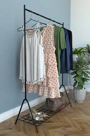 Adore ahşap askılık modelleri en iyi fiyata adoremobilya.com'da. Tedarikcenter Raf Bolmeli Ayakli Askilik Metal Konfeksiyon Askisi Siyah Trendyol Ayakli Askilik Raf Montana