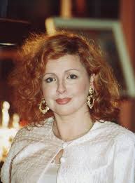 Magda gessler w prostych włosach. Magda Gessler I Wszystkie Jej Fryzury Pamietacie Ze Miala Kiedys Proste Wlosy A Jej Naturalny Kolor Wlosow To Rude