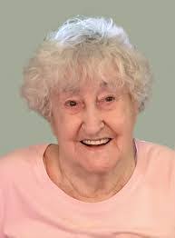 Eileen Bennett's Instagram, Twitter & Facebook