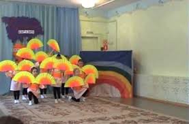 утренник 8 марта в детском саду 2 младшая группа Tanec S Veerami Youtube Tanec Detskij Sad Tancy