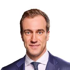 Steven Findlay's Instagram, Twitter & Facebook