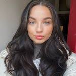 Melissa Bex's Instagram, Twitter & Facebook