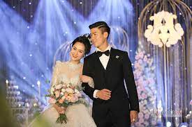 Duy mạnh sử dụng sân bóng thôn giao tác làm duy mạnh sử dụng sân bóng thôn giao tác làm địa điểm tổ chức lễ kết hôn. Ä'am CÆ°á»›i Duy Máº¡nh Quá»³nh Anh á»Ÿ Khach Sáº¡n Cao Cáº¥p Ha Ná»™i Vietnamnet