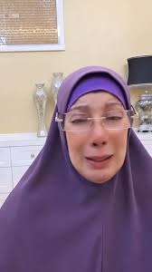 Wearing Grace Abaya @abayalubnaa in white. Macam nak gi nikah plak🤣 baju  dah ada, calon je takde lagi😋 . Ore2 Kelate hok nok beli juboh  @abayalubnaa , FYI ado extended hour .