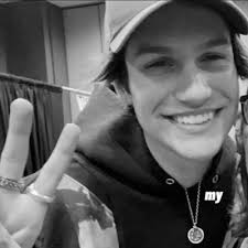 Lu🦇 ; huddy is home (@reasonhuddy)