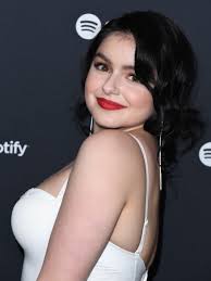 It's how i envision she may potentially look in the movie, he told buzzfeed news of his sketch, which also features bailey with red. Ariel Winter Ditched Her Dark Hair After The Modern Family Finale Teen Vogue