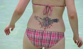 Unless you wear gloves all day, finger tats will be visible to all, but since they're subtle, finger tats are not dramatic or overwhelming to the observer. 5 Tramp Stamp Wins And 5 Tramp Stamp Fails Tattoo Com