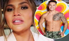 The casa amor boys knew jalen was using mackenzie. Chrissy Teigen Binge Watches Winter Love Island And Demands To Know What A Scaffolder Is Daily Mail Online