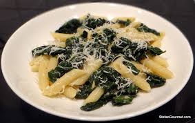 Sala e tuffa all'interno le foglie di cavolo nero intere lavate e private della costa centrale. Penne Al Cavolo Nero E Parmigiano Stefano Buongustaio