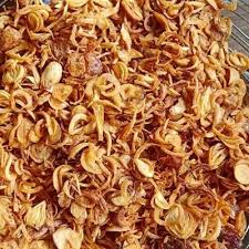 Compared to onion, shallots are much smaller in size and more intense in color — purplish red. Buat Bawang Goreng Sendiri Lebih Rangup Sedap