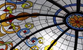 Hal ini dikarenakan, kaca jenis ini memiliki lapisan polyvinil yang berfungsi untuk sedangkan untuk harga kanopi kaca tempered dengan ukuran kaca 8mm rata rata dibandrol mulai dari rp. 7 Contoh Desain Kaca Patri Untuk Rumah