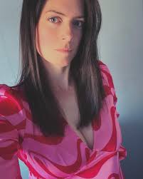 People always say don't wear pink and red. But I'm all about clashing  colours. The more the better! What do you think? 🤔