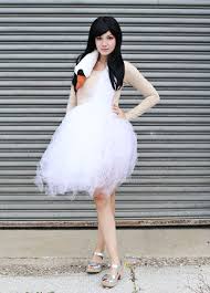 Bjork Swan Dress Costume Bjork Swan Dress Costume Tutorial A Beautiful Mess Bjork Swan Dress Swan Dress Costume Dress