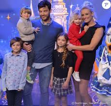В 2001 году она стала лауреаткой конкурса красоты мисс франция. Elodie Gossuin Epuisee Comment Elle Gere Sa Vie De Famille Et Son Travail Purepeople