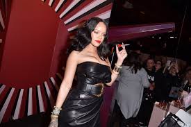 Guia da programação do e! Who Is Rihanna S Boyfriend Hassan Jameel Drake Made Her Uncomfortable At The Vmas