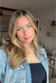 Jenna Blanton's Instagram, Twitter & Facebook