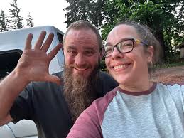 Jolly Jeepers Club Members Help Each Other in Times of Need