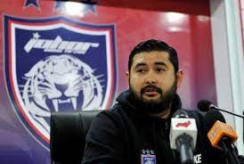 Enamorado del fútbol, se ha codeado con cristiano ronaldo y quiere aterrizar en mestalla para 'salvar' al club che. Prince Of Johor Malaysia Wants To Buy Valencia
