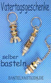 Schneiden sie dafür beide handabdrücke, sowie einen längeren streifen aus buntpapier aus. 85 Vatertag Geschenke Ideen In 2021 Vatertag Geschenke Geschenk Vatertag