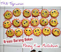 Alam semesta sub tema : Kreasi Berbentuk Matahari Dari Mangkuk Kertas Karya Kak Suartiny Dunia Belajar Anak