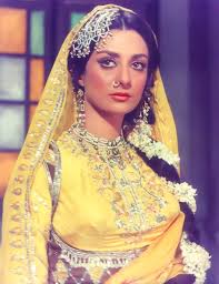 Bollywood veteran actress saira banu took to twitter and rubbished death rumours doing the rounds regarding the death of the legendary actor dilip kumar. 10 Saira Banu Old Photos Forever Beauty Icon Of Bollywood Golden Age Starbiz Com