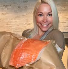 🌞🍹 Summer Vibes with Amy & Lisa! 🌼 Hi everyone! I'm thrilled to invite  you all to join Lisa Dixon and me, Amy Roloff, for a refreshing live chat  this Thursday (tomorrow),