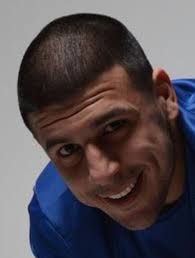 Aaron Hernandez That S Too Bad Tho He Has A Cute Smile Hernandez New England Patriots Athletic Men