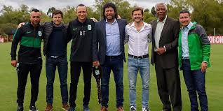 Atlético nacional anunció que alejandro restrepo será el nuevo técnico del equipo y estará respaldado por francisco maturana, quien ejercerá el cargo de director de desarrollo y fútbol. Vcbvveeuqiaabm