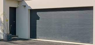 Zudem sind rolltore für garagen in der regel besser gedämmt als ein schwingtor, was auf die ausgeschäumten aluminiumlamellen zurückzuführen ist. Rolltor Fur Garage Der Gesamtuberblick Mit Beispielen