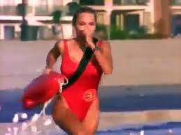 Le générique de la série culte avec david hasselhoff, nicole eggert, pamela anderson. Alerte A Malibu Pamela Anderson Court En Slow Motion Video Dailymotion