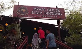 Ia terletak di jalan pantai dalam menuju ke taman gasing indah jika anda datang dari arah stesen komuter pantai dalam. Ayam Golek 5 Bintang