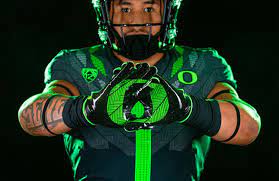 Cornerback avery patterson #21 of the oregon ducks gets his team fired up before the game against the washington state cougars at autzen stadium on october 19, 2013 in eugene, oregon. Oregon Ducks Unveil Ohana Alternate Uniforms Sportslogos Net News