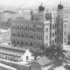 Carlos machado freitas, coordenador do observatório da covid da fiocruz, e a pneumologista margareth dalcolmo, comentam o número de mortos, que está estável, mais ainda em alto patamar. Castelo Mourisco Comecou A Ser Construido Em 1905 Sede Da Fundacao Oswaldo Cruz Fiocruz Rio Rio De Janeiro Cidade Fotos Do Rio